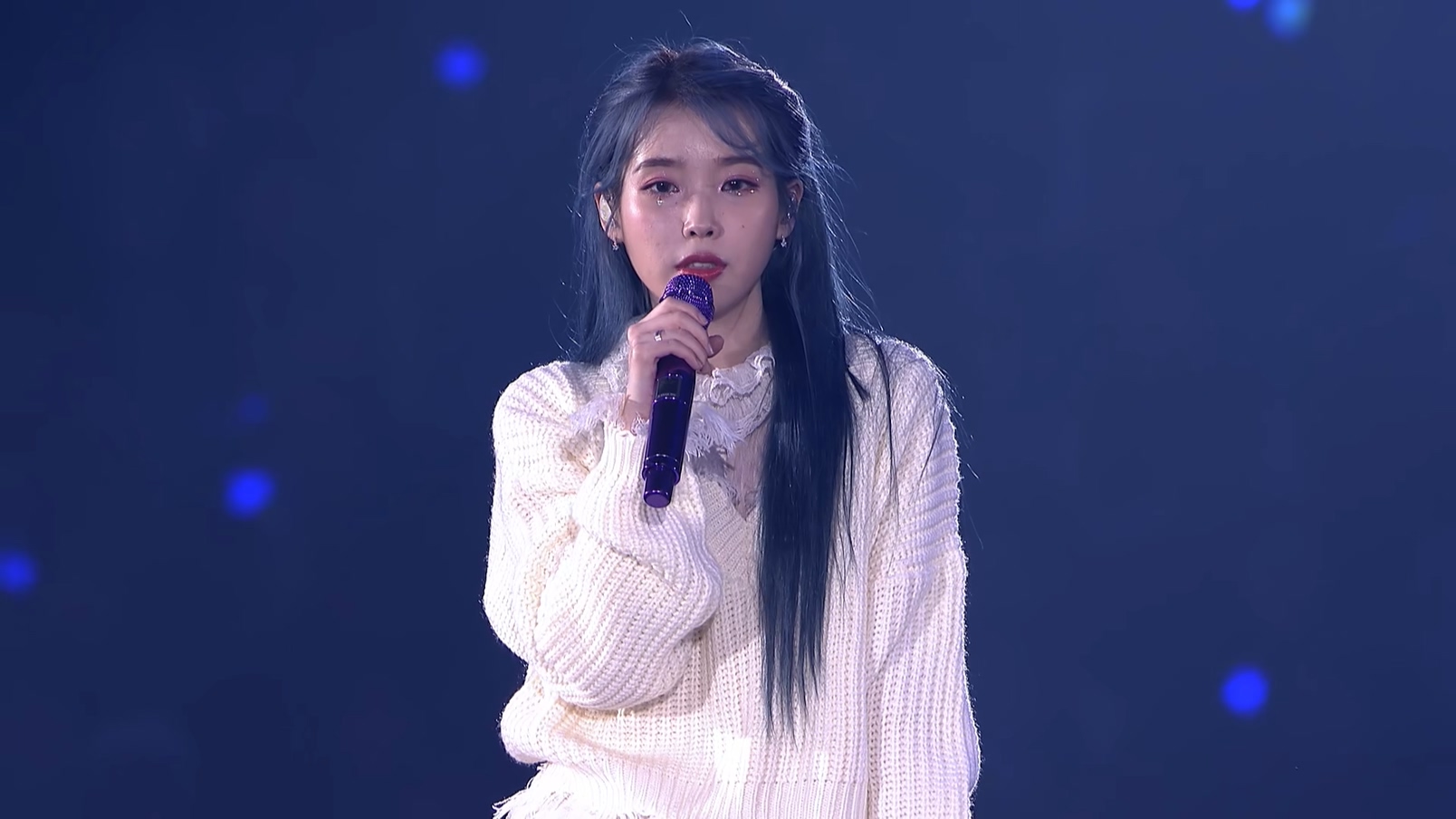 絶版 IU 2019 TOUR CONCERT IN SEOUL Amazon.co.jp | 2019 IU Tour Concert : Love, Poem In Seoul (2