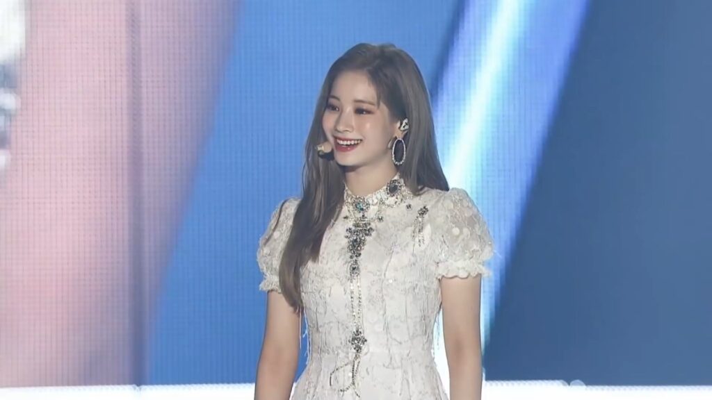 TWICE - 首尔演唱会 LIGHTS In SEOUL《3.94G》 5 TWICE 首尔演唱会 LIGHTS In SEOUL《3.94G》4