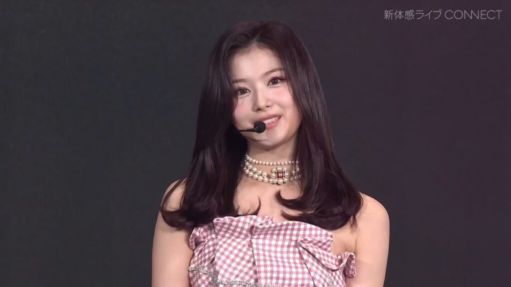 TWICE - 2021 日本新体感线上演唱会《1.17G》 4 TWICE 2021 日本新体感线上演唱会《1.17G》3