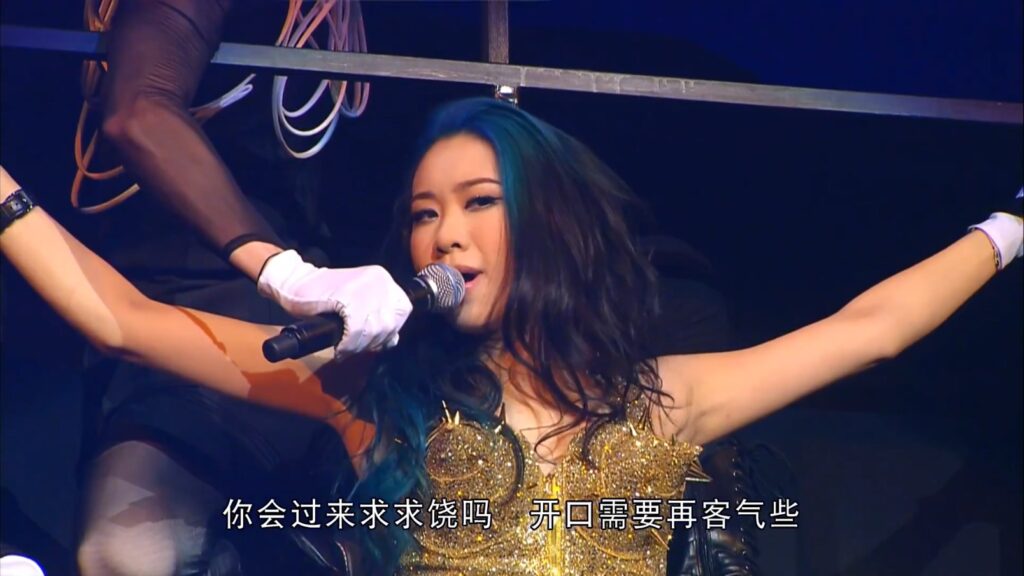 吴雨霏 - 2011 香港震撼红馆演唱会 KARY ON LIVE《1.86G》 4 吴雨霏 2011 香港震撼红馆演唱会 KARY ON LIVE《1.86G》 4