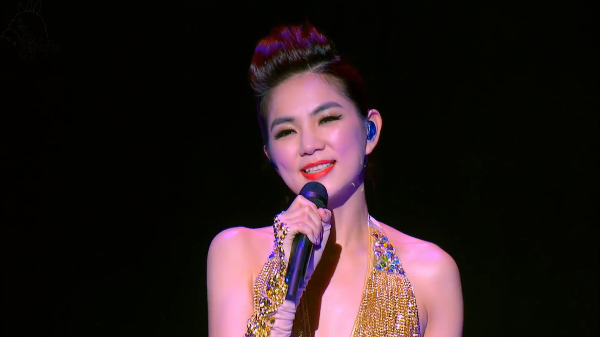 SHE 2013chudao12niandisicixunhuiyanchanghui 1