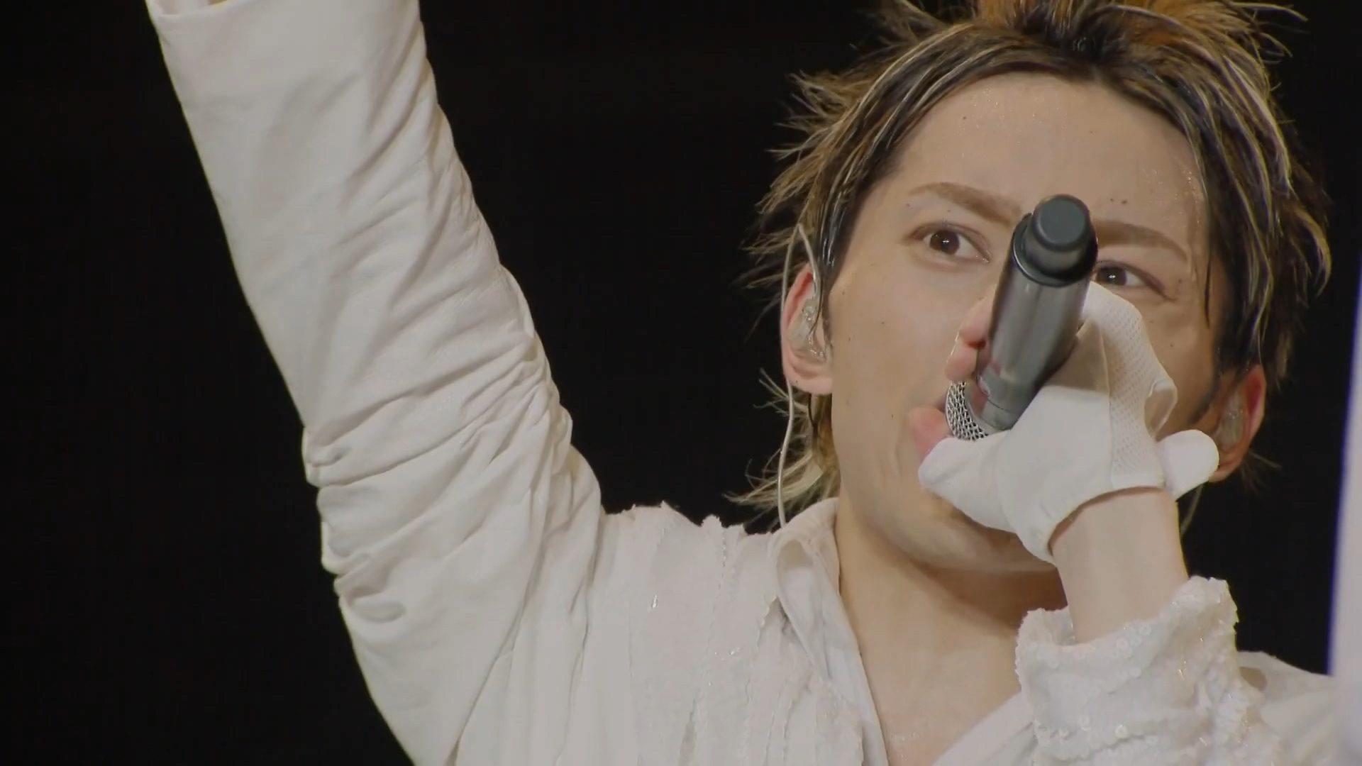 AAA – 2011 BUZZ COMMUNICATION TOUR 演唱会《2.80G》插图5