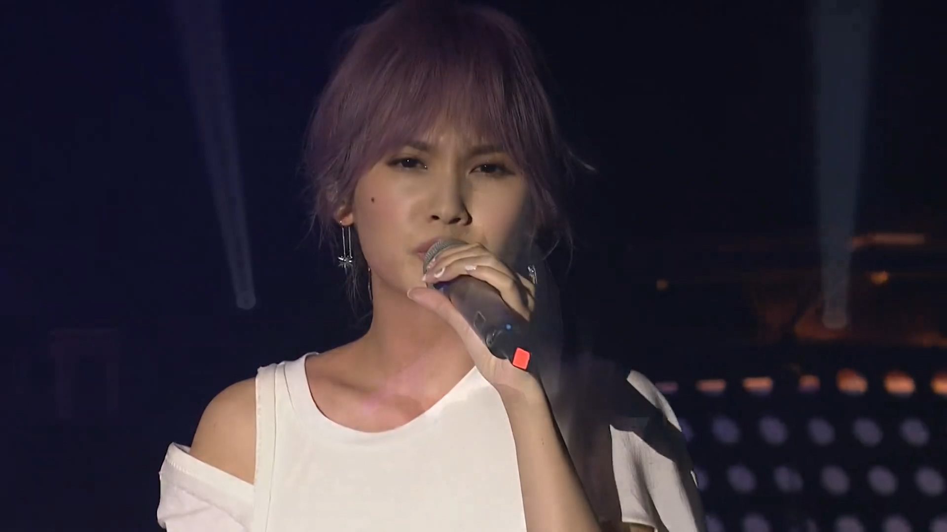 杨丞琳 - 2016 今晚没有观众 新歌演唱会《1.03G》 1 yangchenglin 2016 xingeyanchanghui 10