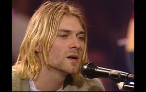 涅槃乐队 – 1993 纽约 不插电演唱会 Nirvana Unplugged In New York《642M》